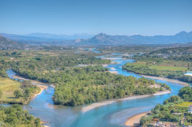 Arnavutluk 'ta Drin Nehri' nin Arazileri