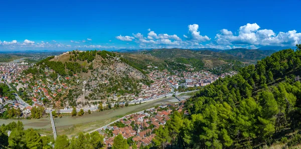 アルバニアの町ベラの空中写真 — ストック写真