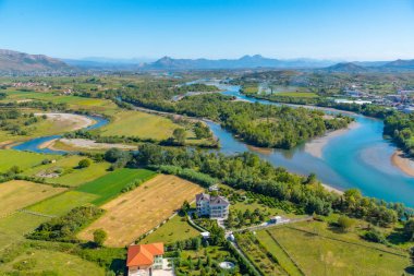 Arnavutluk 'ta Drin Nehri' nin Arazileri