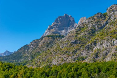 Arnavutluk 'taki Valbona vadisinin muhteşem manzarası