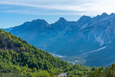 Arnavutluk 'taki Valbona vadisinde hava manzarası