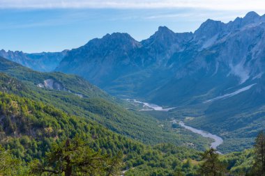 Arnavutluk 'taki Valbona vadisinde hava manzarası