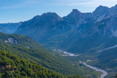 Arnavutluk 'taki Valbona vadisinde hava manzarası