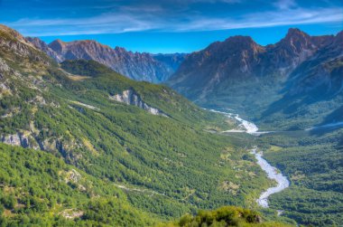 Arnavutluk 'taki Valbona vadisinde hava manzarası