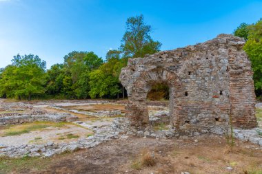 Arnavutluk 'taki Butrint Ulusal Parkı' ndaki Triconch Sarayı