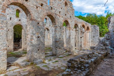 Arnavutluk 'taki Butrint Ulusal Parkı' ndaki Büyük Bazilika
