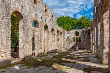 Arnavutluk 'taki Butrint Ulusal Parkı' ndaki Büyük Bazilika