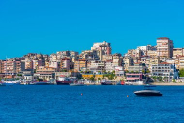 Arnavut kenti Sarande 'nin deniz manzarası