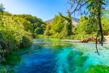 Arnavutluk 'un Sarande kenti yakınlarında mavi göz pınarı