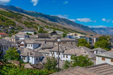 Arnavutluk 'un eski Cirokaster kentinin hava manzarası
