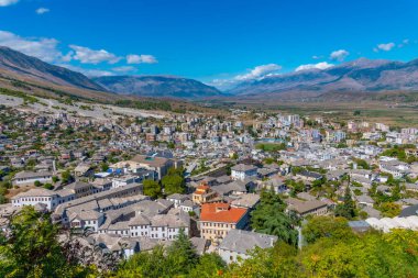 Arnavutluk 'un eski Cirokaster kentinin hava manzarası