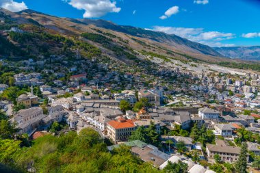 Arnavutluk 'un eski Cirokaster kentinin hava manzarası