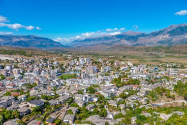 Arnavutluk 'un eski Cirokaster kentinin hava manzarası