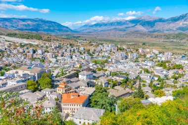 Arnavutluk 'un eski Cirokaster kentinin hava manzarası