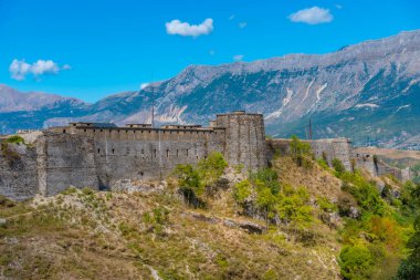 Arnavutluk 'taki Cirokaster şatosunun hava manzarası