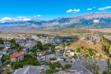 Arnavutluk 'taki Cirokaster şatosunun hava manzarası