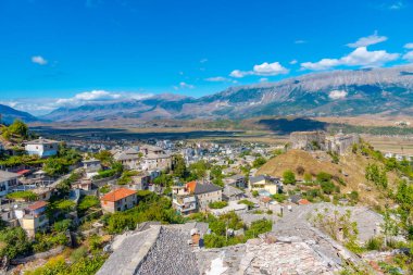 Arnavutluk 'taki Cirokaster şatosunun hava manzarası