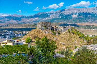 Arnavutluk 'taki Cirokaster şatosunun hava manzarası