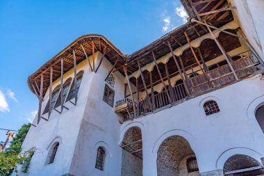Arnavutluk 'un Cirokaster kentindeki İskenduli evinin manzarası