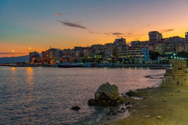 Arnavutluk 'un Sarande plajındaki bir Roma anıtının yıkılması