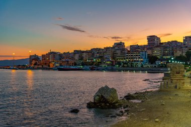Arnavutluk 'un Sarande plajındaki bir Roma anıtının yıkılması