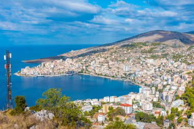 Arnavutluk 'ta Sarande' nin havadan görünüşü