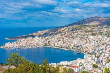 Arnavutluk 'ta Sarande' nin havadan görünüşü