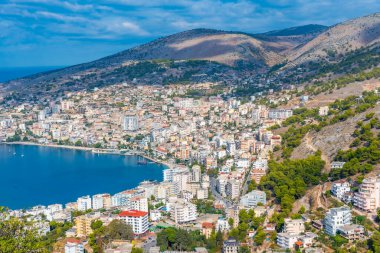 Arnavutluk 'ta Sarande' nin havadan görünüşü