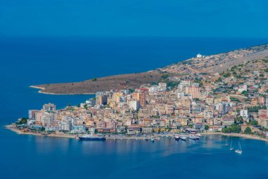 Arnavutluk 'ta Sarande' nin havadan görünüşü