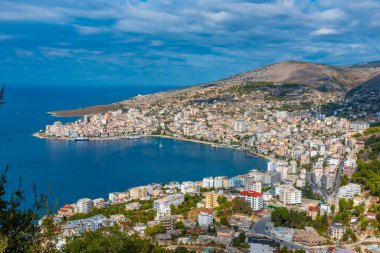 Arnavutluk 'ta Sarande' nin havadan görünüşü