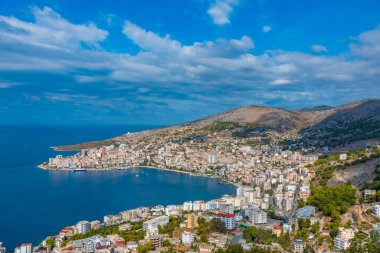 Arnavutluk 'ta Sarande' nin havadan görünüşü