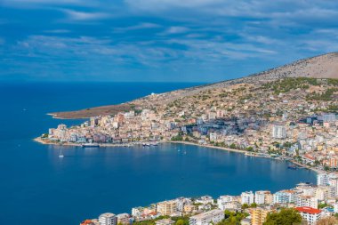 Arnavutluk 'ta Sarande' nin havadan görünüşü