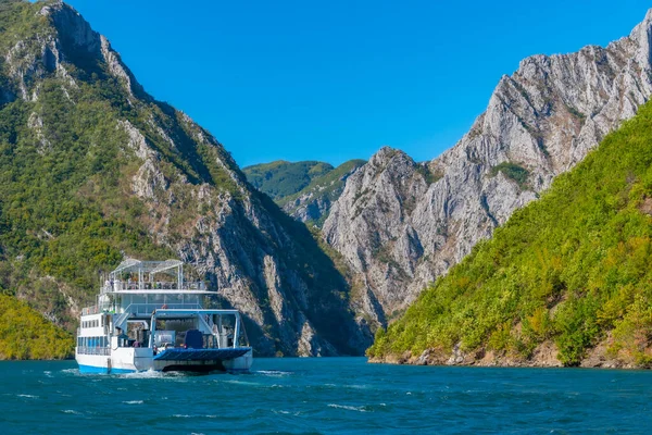 Ferry Cruzeiro Lago Koman Albânia — Fotografia de Stock