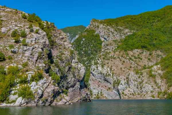 阿尔巴尼亚科曼湖美丽的风景 — 图库照片