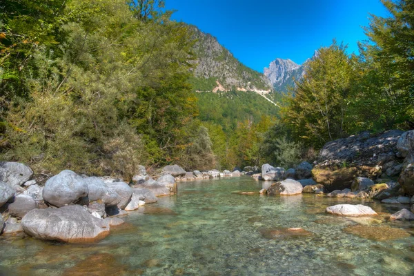 Fiume Valbona Immerso Una Splendida Natura Albania — Foto Stock
