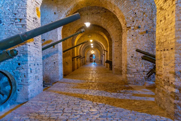 Chodba Uvnitř Hradu Gjirokaster Ukázkou Vojenských Děl Albánie — Stock fotografie