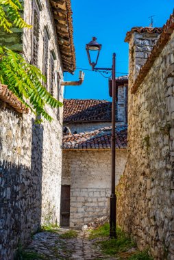 Arnavutluk 'taki Berat şatosunun dar sokakları