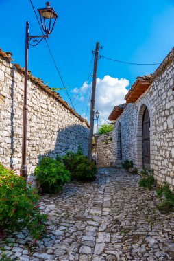 Arnavutluk 'taki Berat şatosunun dar sokakları