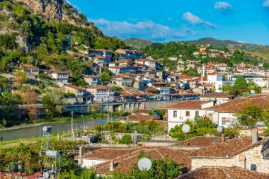 Arnavutluk 'un Berat ve Gorica bölgelerinin hava manzarası