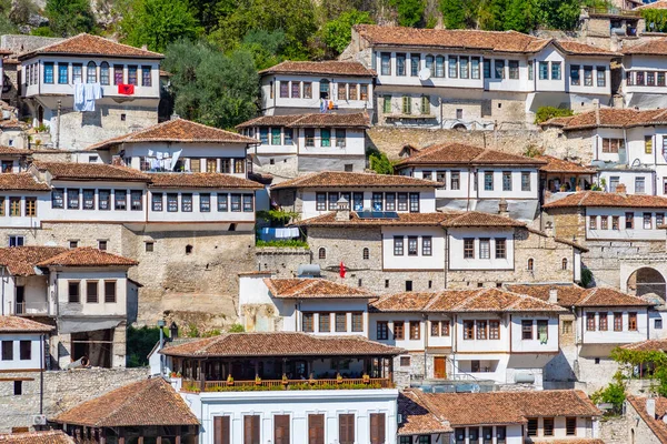 Традиційні Будинки Бераті Місто Тисячами Вікон Албанії — стокове фото