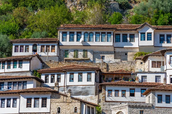 Традиційні Будинки Бераті Місто Тисячами Вікон Албанії — стокове фото