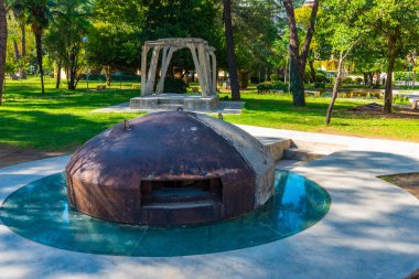 Arnavutluk 'un Tiran kentindeki İsmail Qemali parkında sığınak