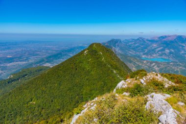 Arnavutluk 'taki Dajti Ulusal Parkı' nda Tujanit Dağı