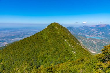 Arnavutluk 'taki Dajti Ulusal Parkı' nda Tujanit Dağı