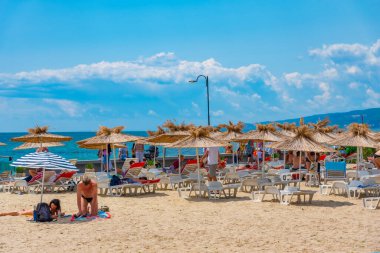 BALCHIK, BULGARIA, 13 Temmuz 2019: Bulgaristan 'ın Balchik kentinde güneşli bir günün görüntüsü