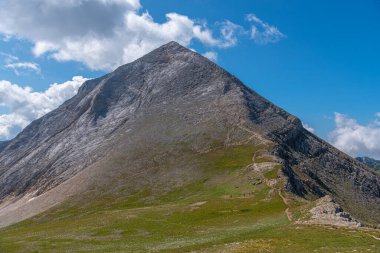 Bulgaristan 'ın Pirin Milli Parkı' ndaki Vihren zirvesi ikinci en yüksek zirvesi