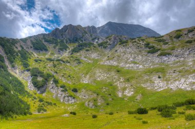 Bulgaristan 'ın Pirin Milli Parkı' ndaki Vihren zirvesi ikinci en yüksek zirvesi