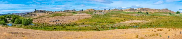 从新西兰奥塔戈铁路中央自行车道看奥塔戈地区景观 — 图库照片