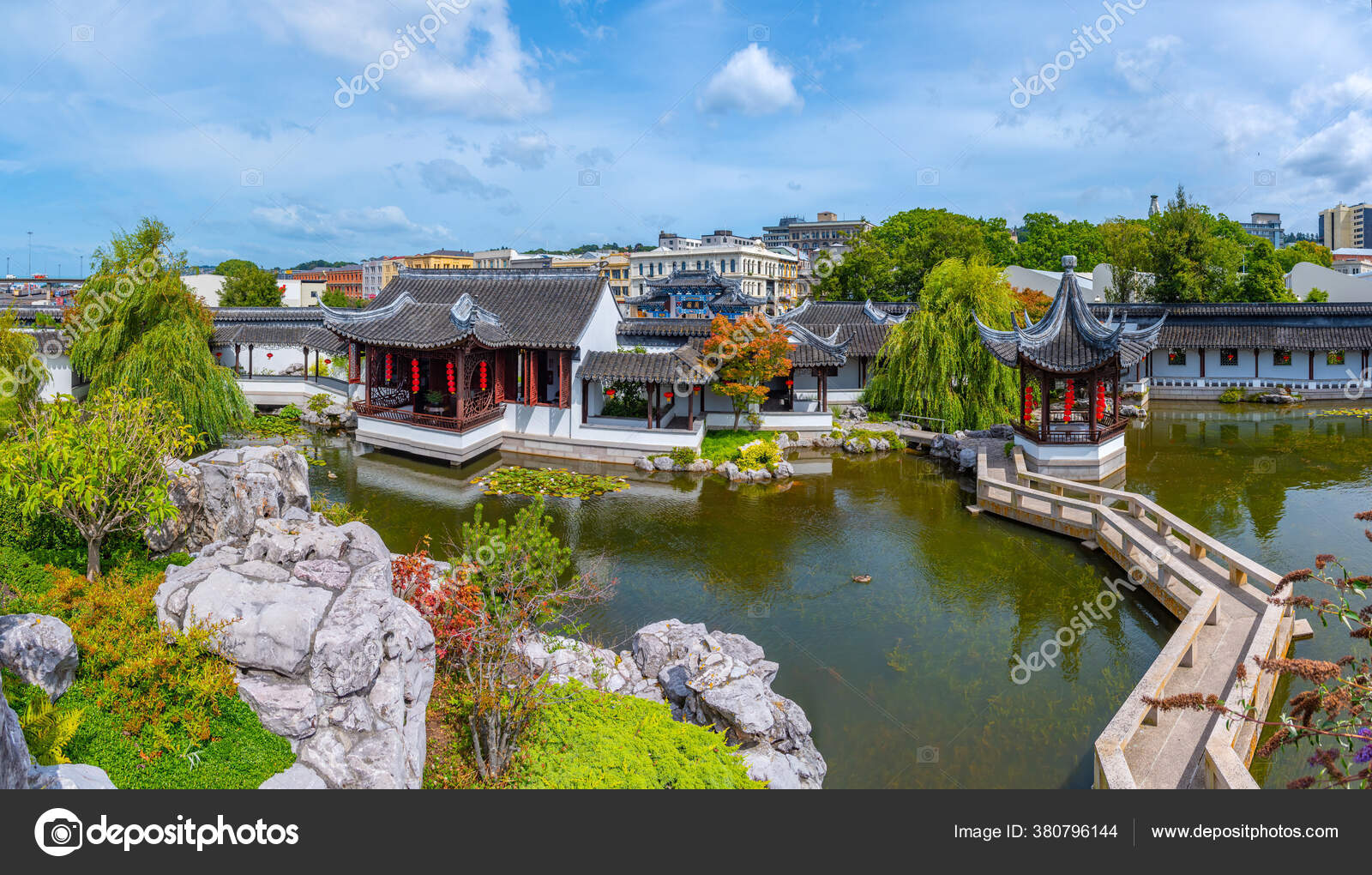 Lan Yuan Chinese Garden Dunedin New Zealan — Stock Editorial Photo ©  Dudlajzov #380796144, image size:1600x1020