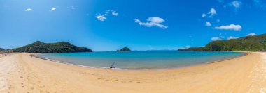 Yeni Zelanda 'daki Abel Tasman Ulusal Parkı' ndaki Onetahuti plajı